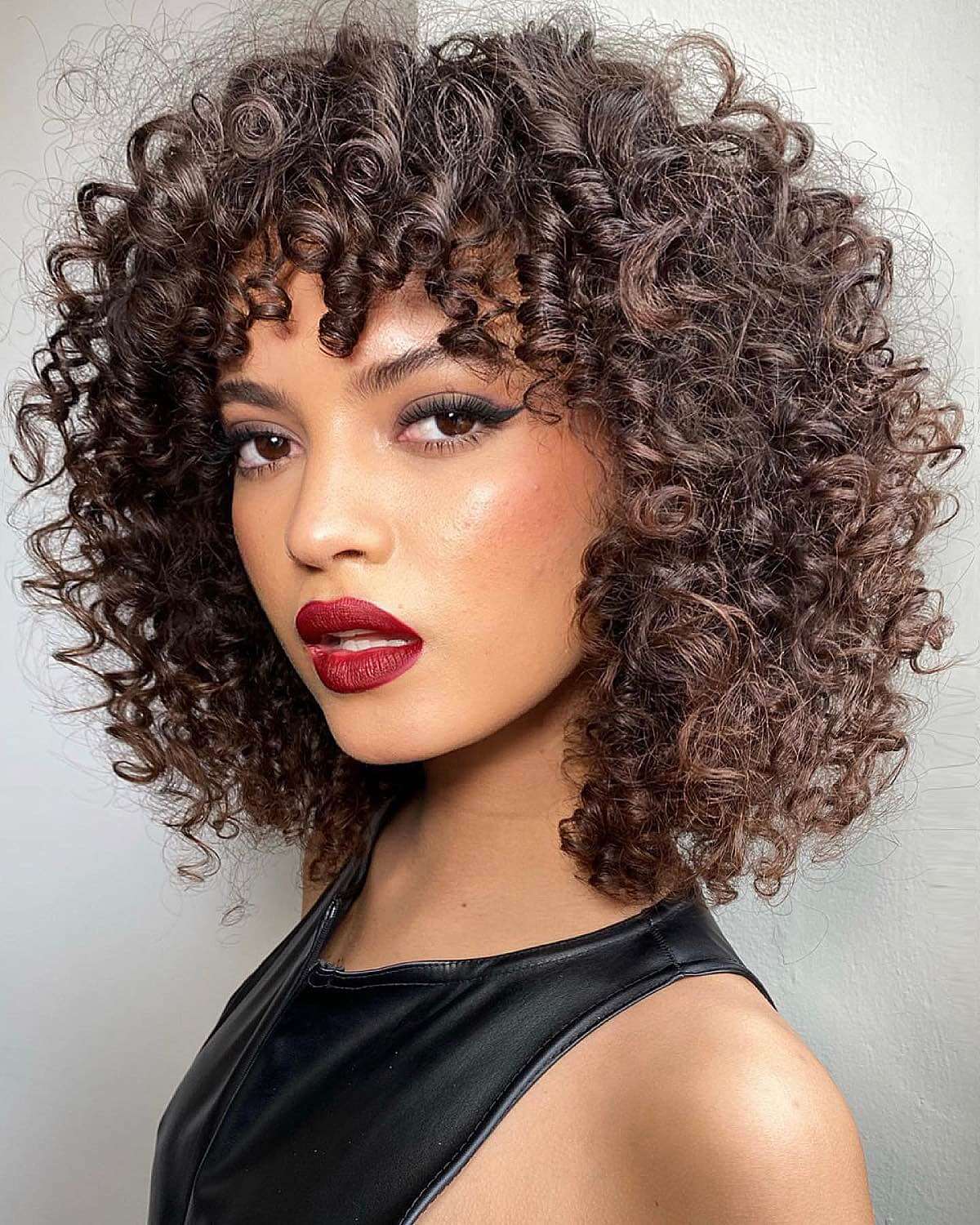 Shoulder Length Layers With Blonde Highlights, Middle Shoulder Length Layers With Blonde Highlights, Middle — Simple Curly Bangs