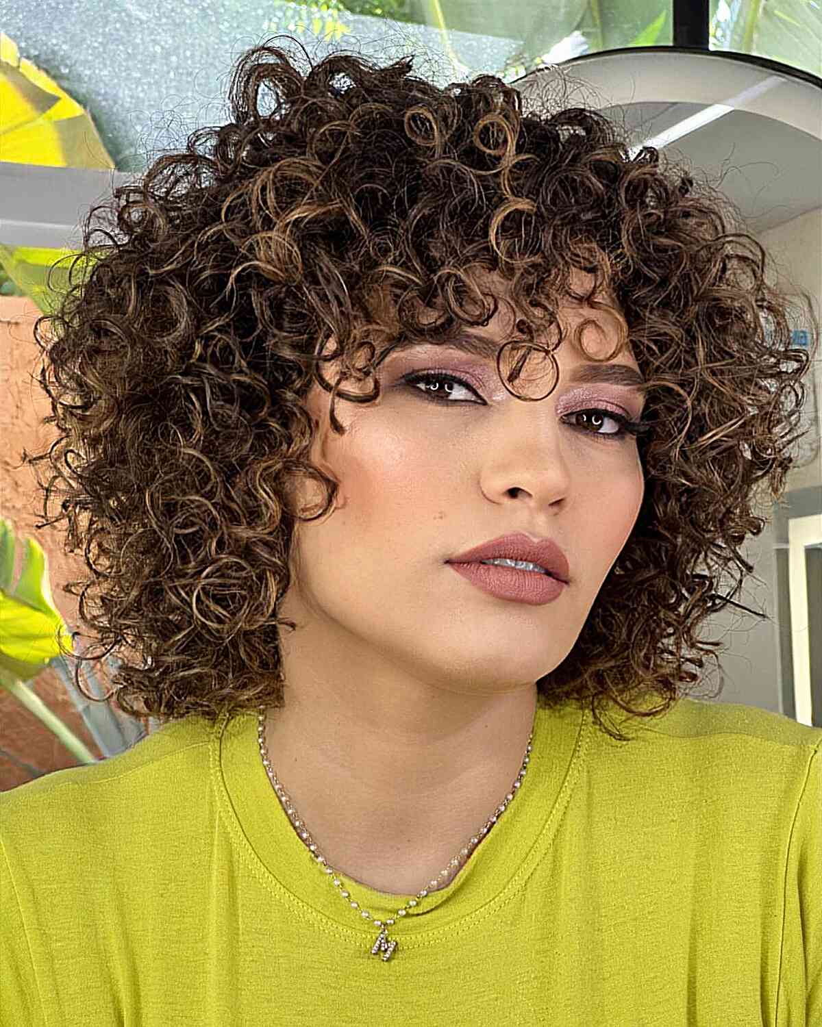 Chin Length Short Bob With Side Part Chin Length Short Bob With Side Part — Simple Curly Bangs