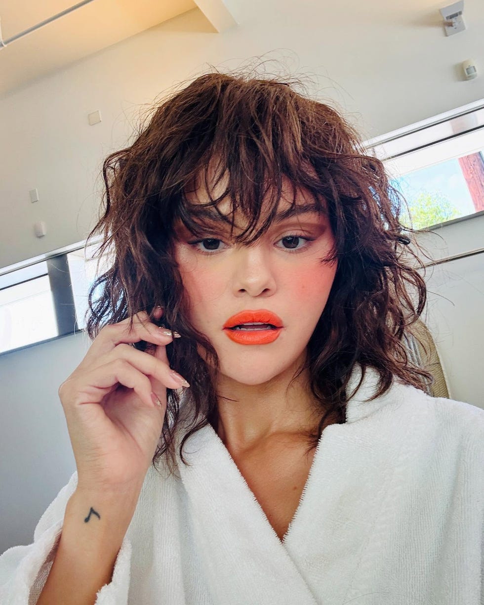 Chin Bob With Tight Curls Chin Bob With Tight Curls — Simple Curly Bob Hairstyles