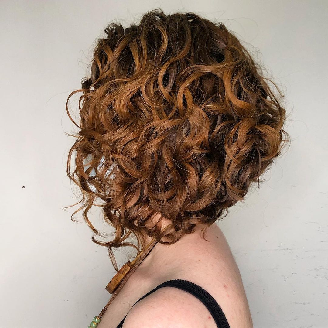 Collarbone Inverted Bob With Auburn Highlights Collarbone Inverted Bob With Auburn Highlights — Simple Curly Hair Costumes