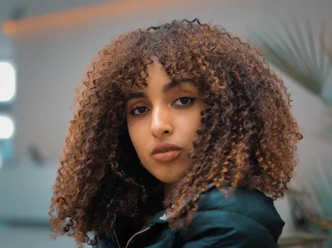Collarbone Layers With Full Fringe Collarbone Layers With Full Fringe — Simple Curly Hair Cuts