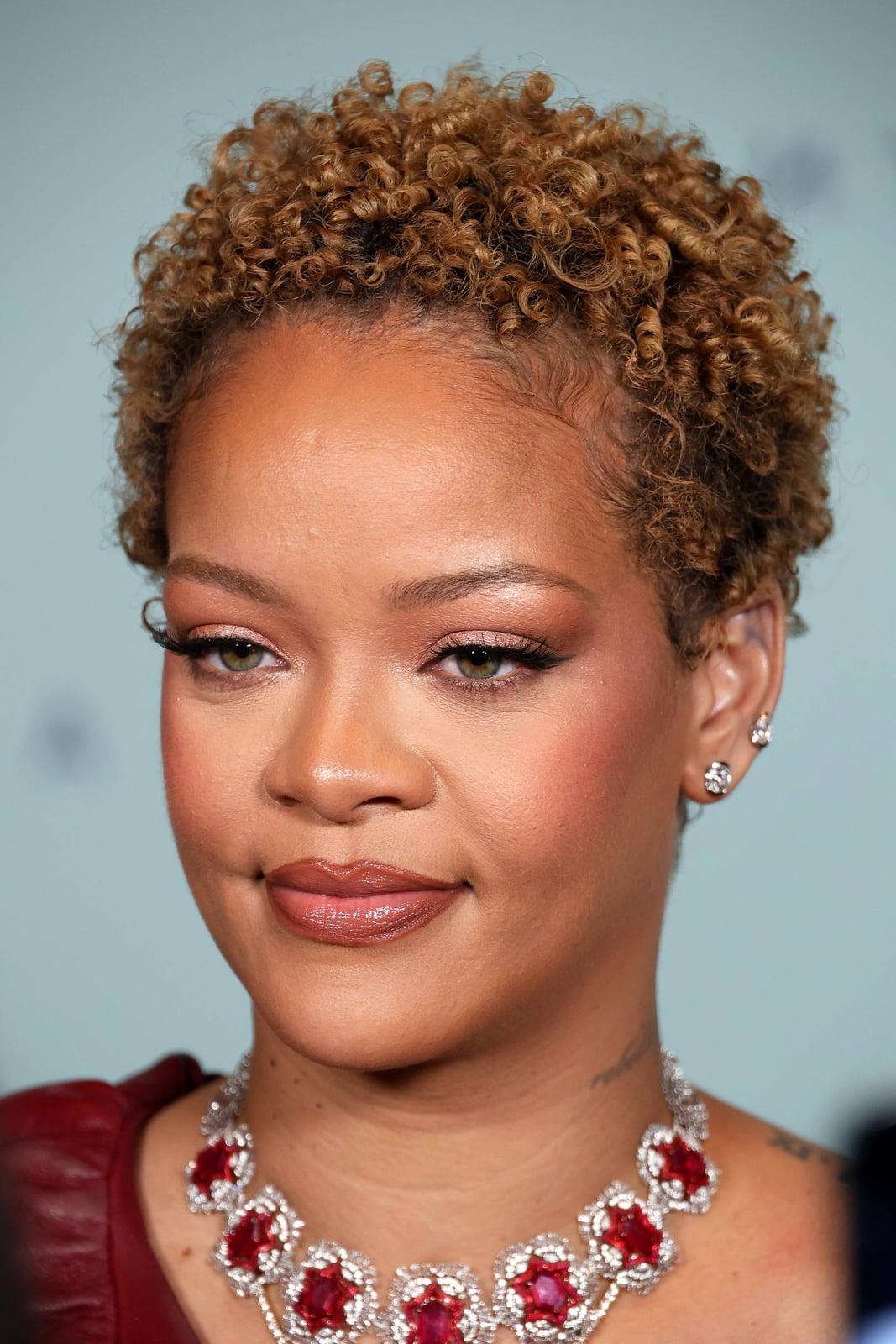 Shoulder Length Layers With Defined Curls — Simple Curly Hair Haircuts