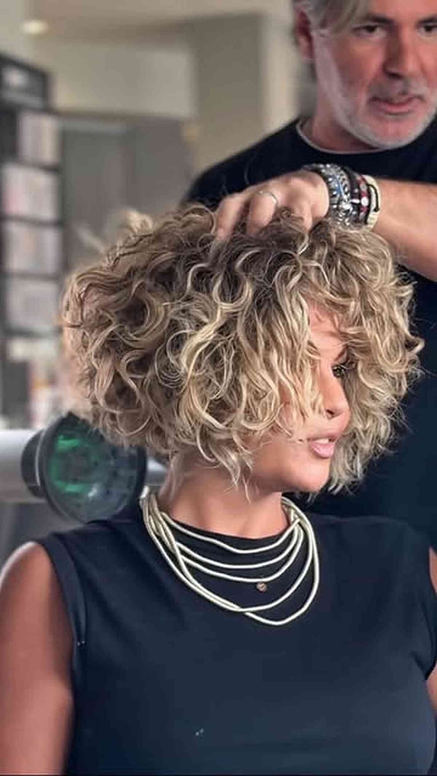 Jaw Length Bob With Face Framing Blonde Highlights — Simple Curly Hair Highlights