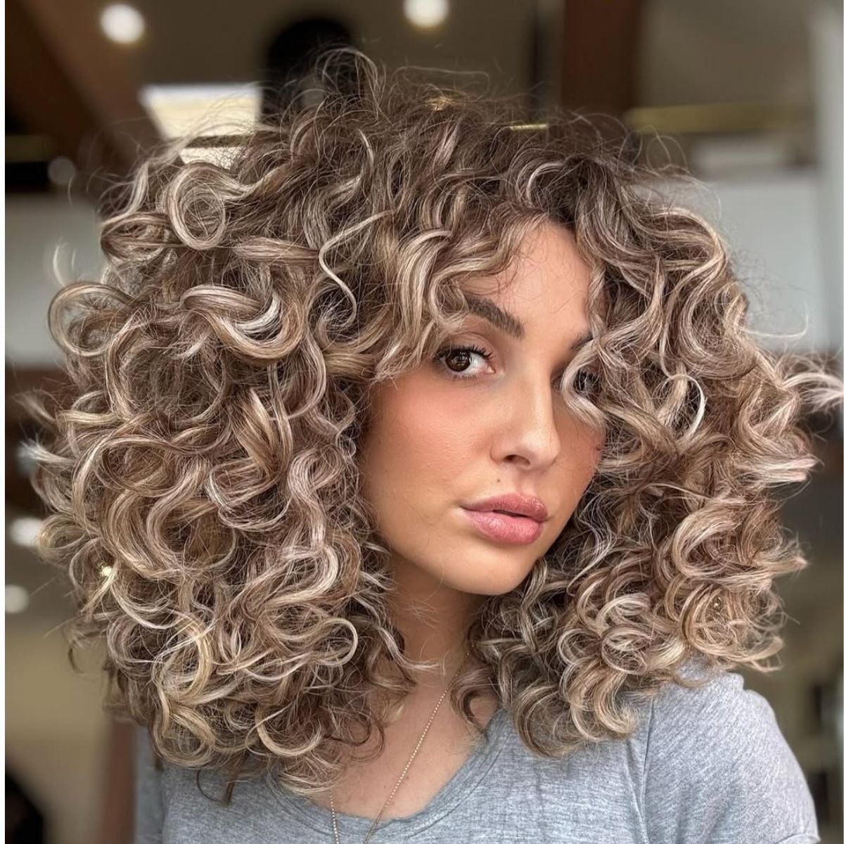 Collarbone Layers Shag With Blonde Highlights Collarbone Layers Shag With Blonde Highlights — Simple Curly Hair Layers
