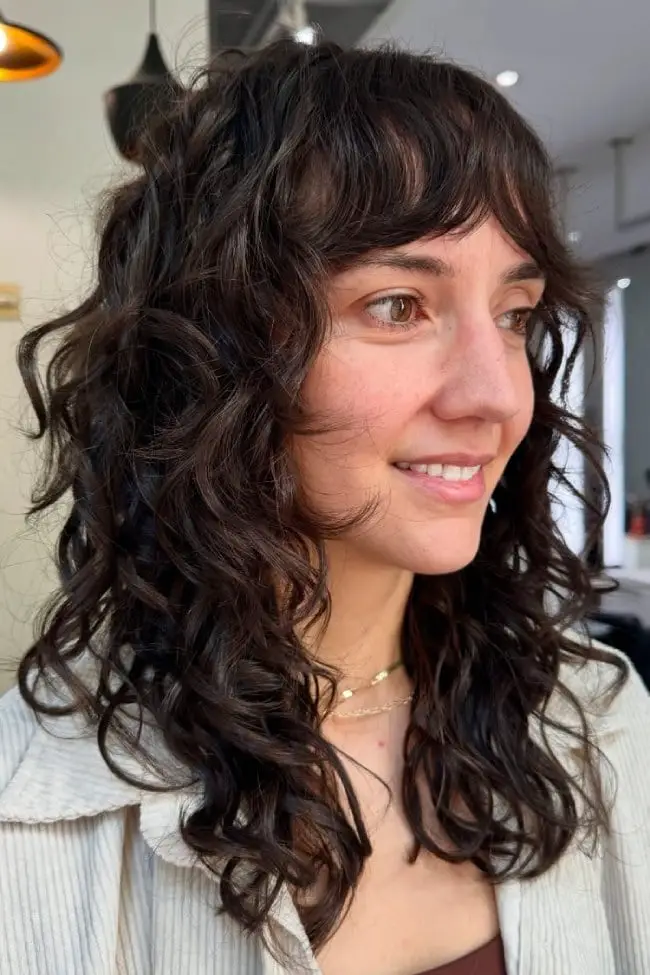 Collarbone Shag With Face-Framing Layers and Soft Fringe Collarbone Shag With Face-Framing Layers and Soft Fringe — Simple Curly Hair Layers