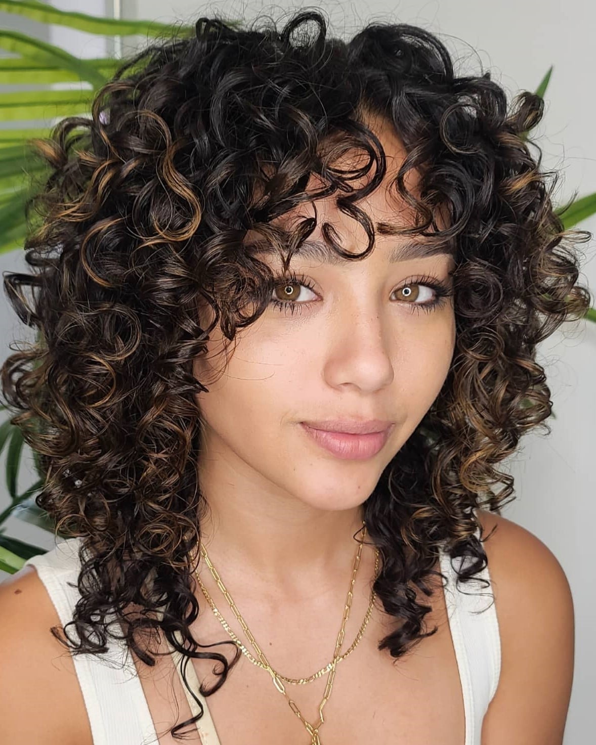 Collarbone Layers With Caramel Highlights — Simple Curly Highlights