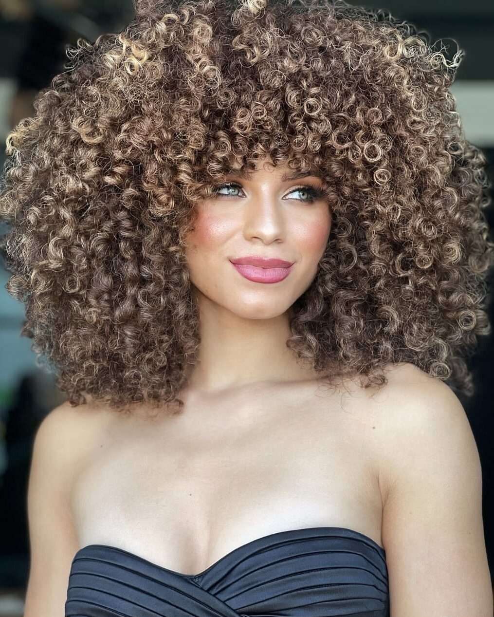Collarbone Layers With Mocha Bronde Highlights — Simple Curly Highlights