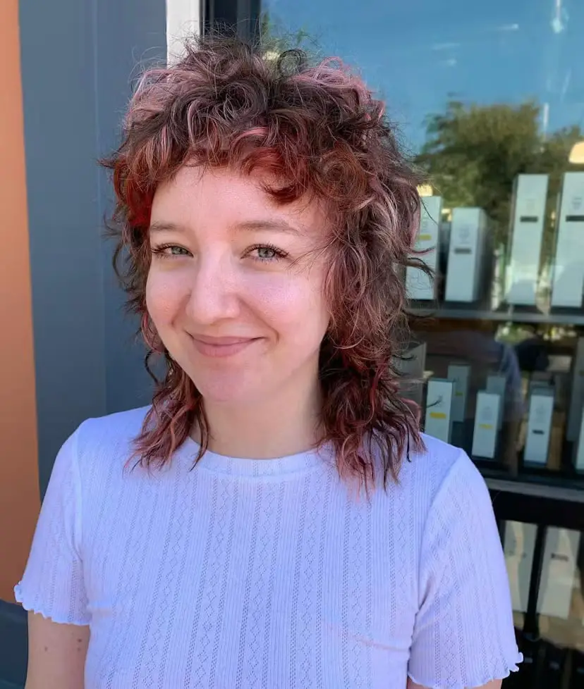 Collarbone Dark Brown Wolf Cut With Pink Highlights and Wispy Bangs Collarbone Dark Brown Wolf Cut With Pink Highlights and Wispy Bangs — Simple Curly Wolf Cut