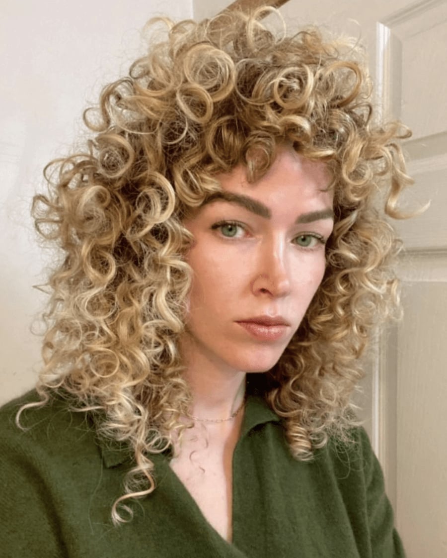 Shoulder Honey Blonde Wolf Cut Shoulder Honey Blonde Wolf Cut — Simple Curly Wolf Cut