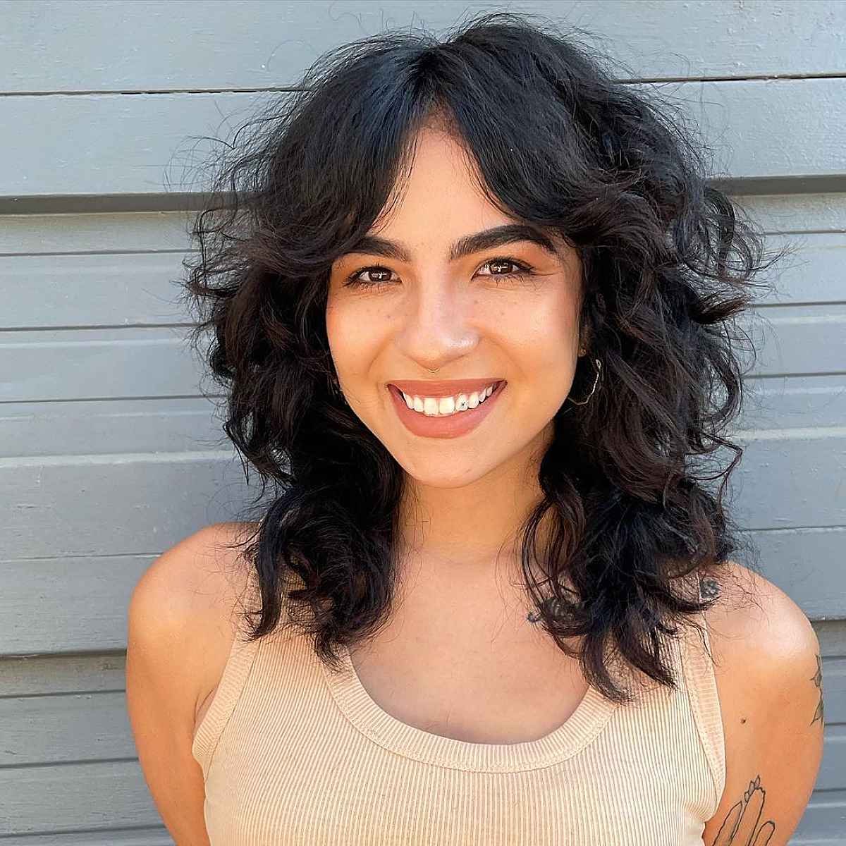 Collarbone Medium Brown Shag With Highlights Collarbone Medium Brown Shag With Highlights — Simple Curly Wolf Cut