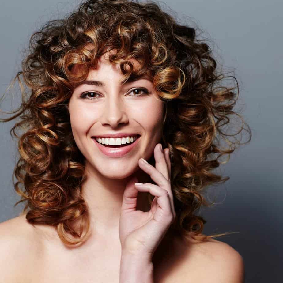 Collarbone Honey Blonde Wolf Cut Collarbone Honey Blonde Wolf Cut — Simple Curly Wolf Cut