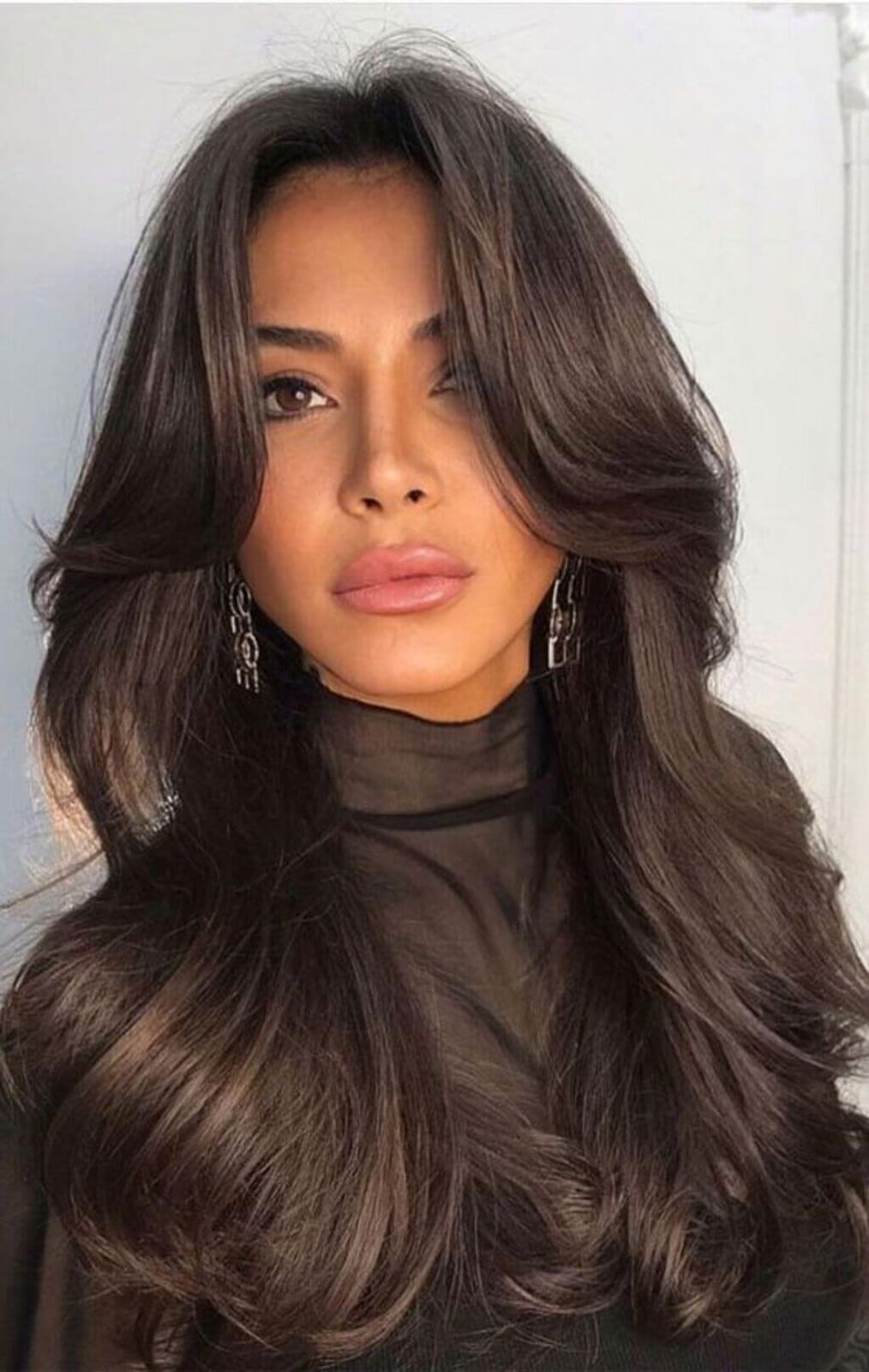 Long Wavy Dark Brown Hair With Voluminous Curtain Bangs Long Wavy Dark Brown Hair With Voluminous Curtain Bangs — Simple Curtain Bangs Long Hair