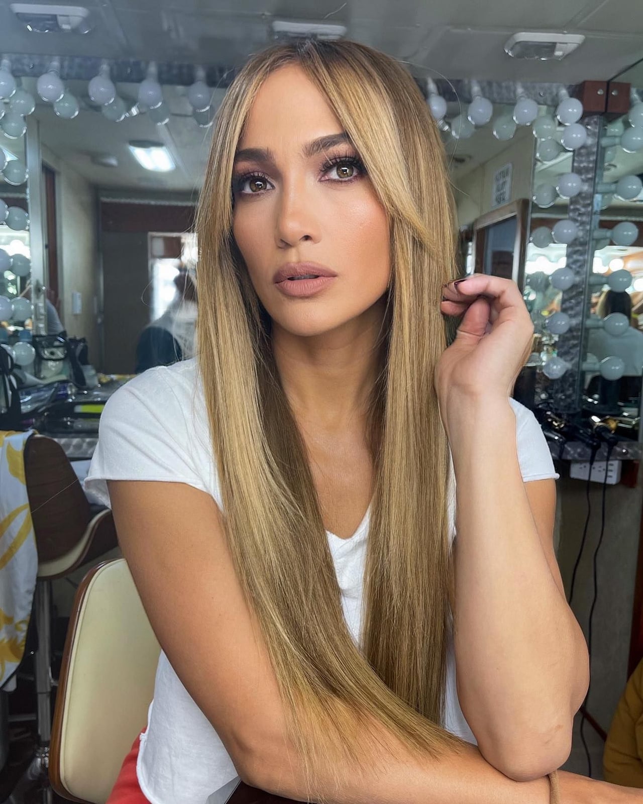 Long Straight Blonde With Sleek Curtain Bangs Long Straight Blonde With Sleek Curtain Bangs — Simple Curtain Bangs Long Hair