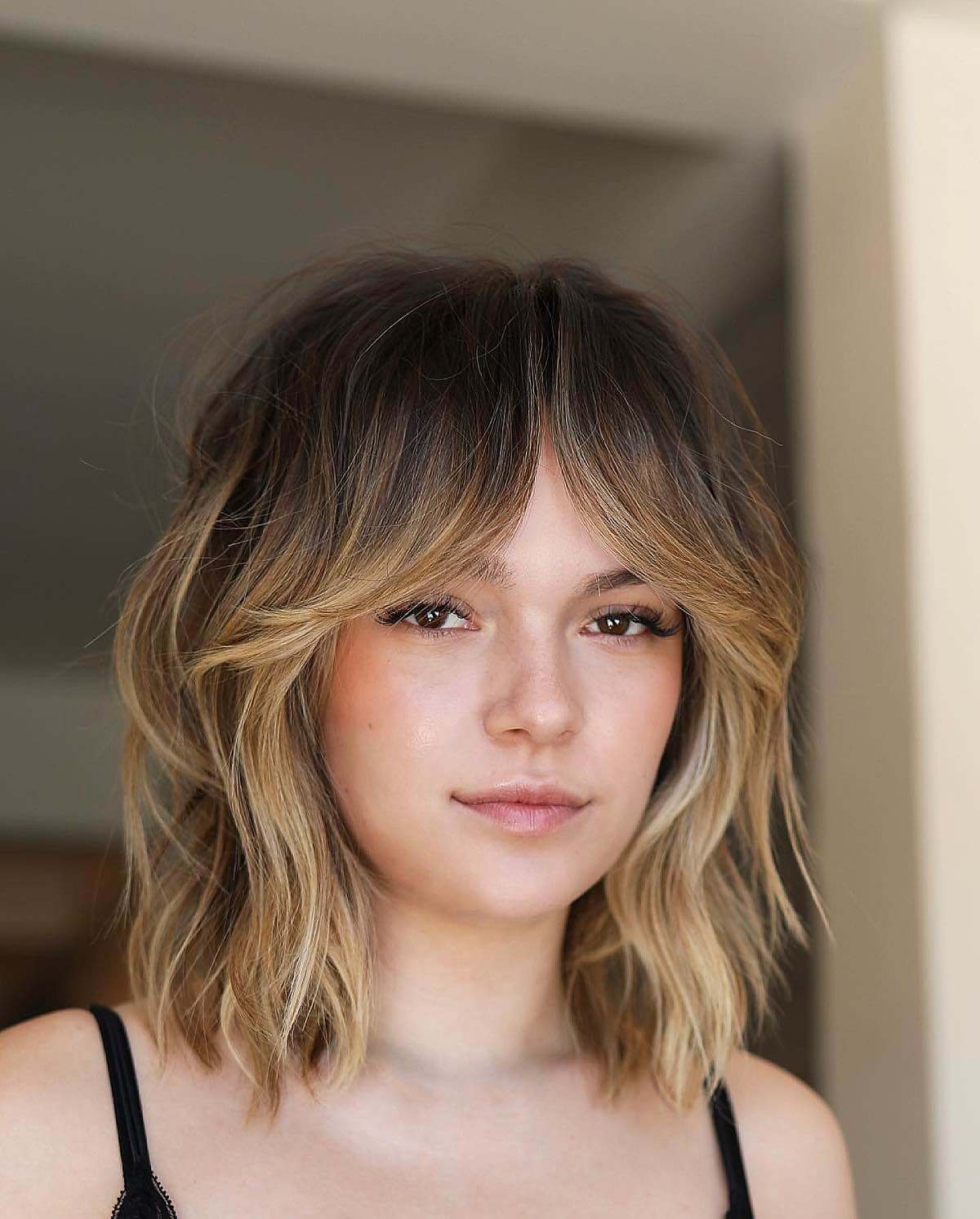Medium Brown Bob With Wavy Texture Medium Brown Bob With Wavy Texture — Simple Curtain Bangs Short