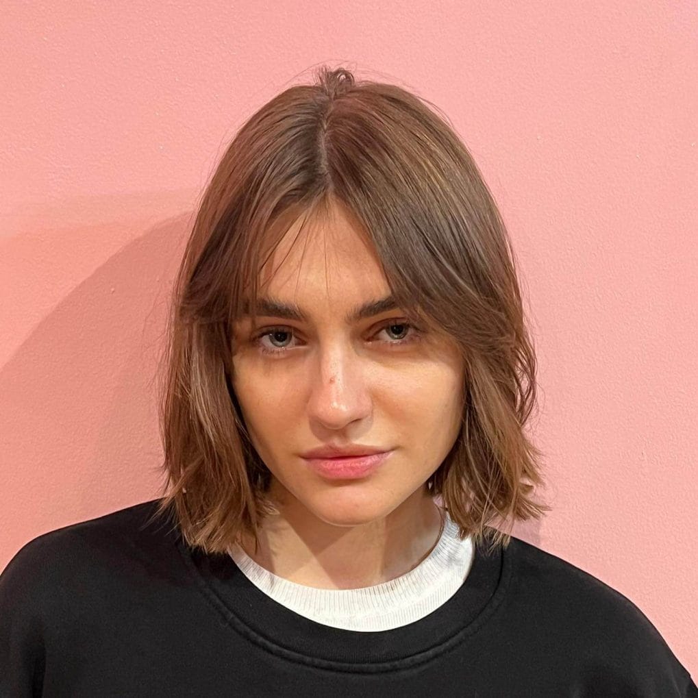 Collarbone Bob With Blonde Highlights Collarbone Bob With Blonde Highlights — Simple Curtain Bangs Short