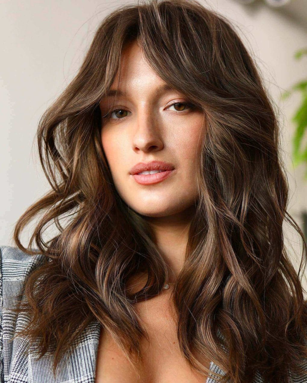 Mid-Back Dark Brown Wavy Hair With Layers, Office-Safe Version — Simple Curtain Bangs with Layers