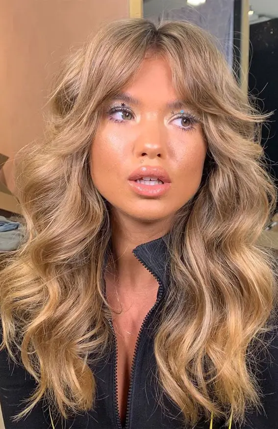 Mid-Back Honey Blonde Wavy Hair With Blowout, Close-Up Take — Simple Curtain Bangs with Layers