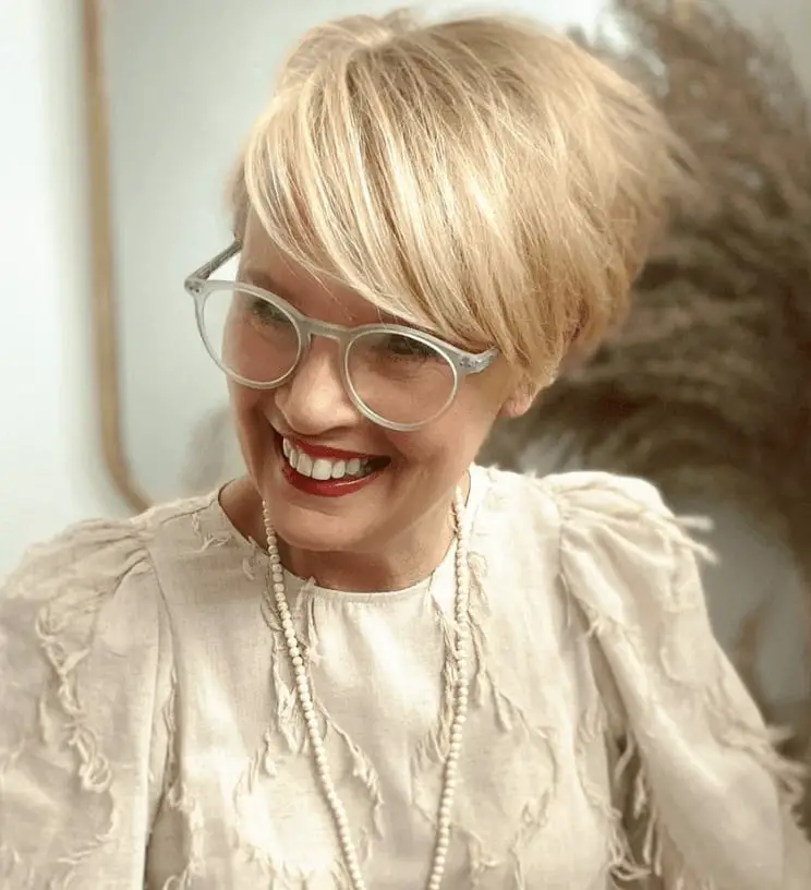 Ash Blonde Layered Bob With Side-Swept Bangs — Simple Cut Bangs