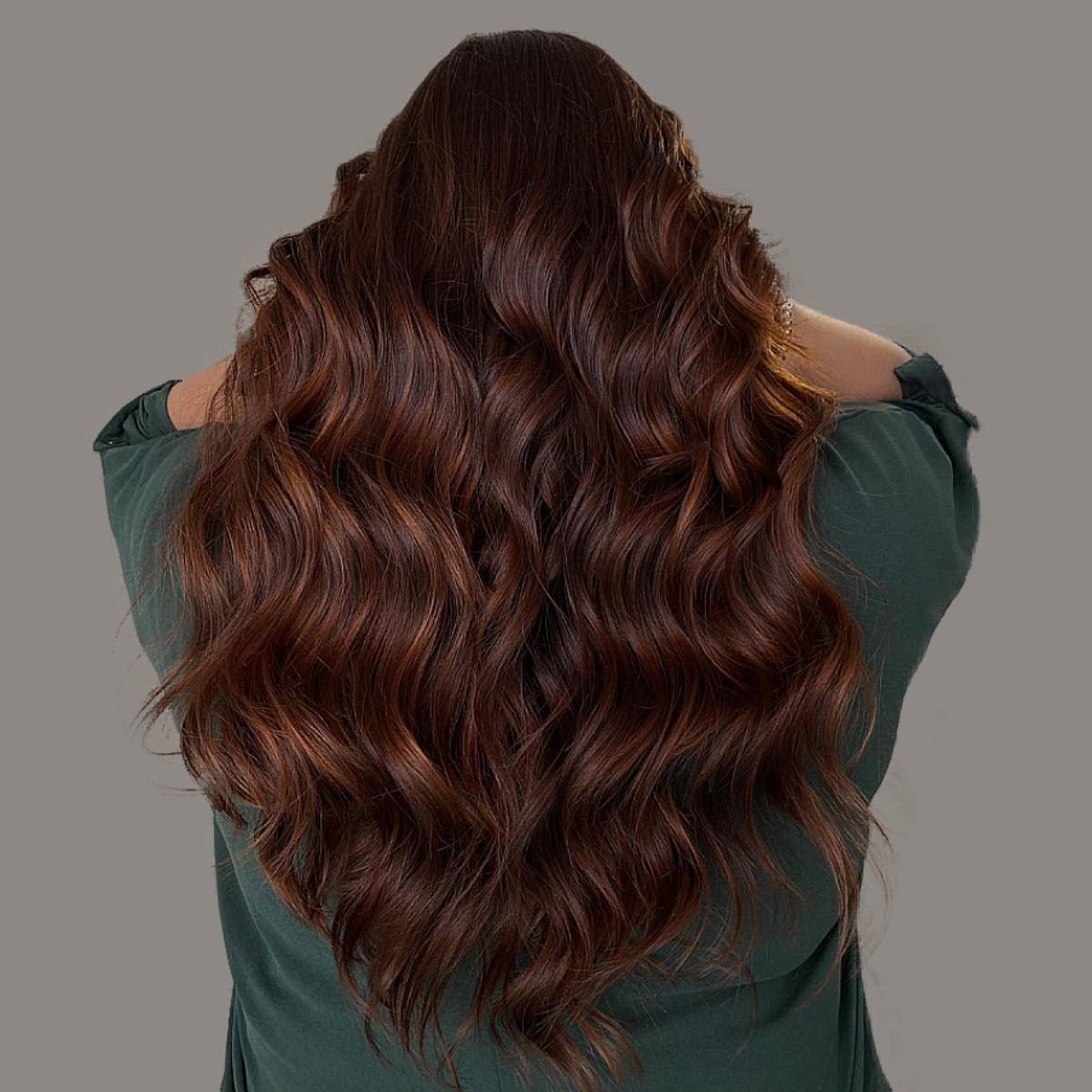 Reddish-Brown Wavy Blowout With Layers Reddish-Brown Wavy Blowout With Layers — Simple Dark Auburn Hair