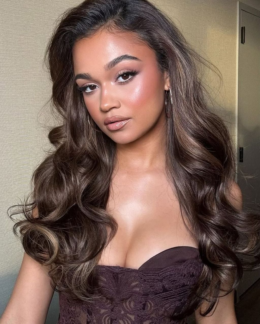Dark Brown With Warm Brown Highlights Shoulder Length Dark Brown With Warm Brown Highlights Shoulder Length — Simple Dark Highlights