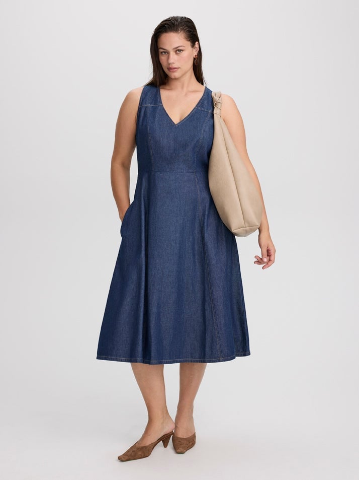 Sleeveless A-Line Denim Dress With Tote — Simple Denim Dress Outfits