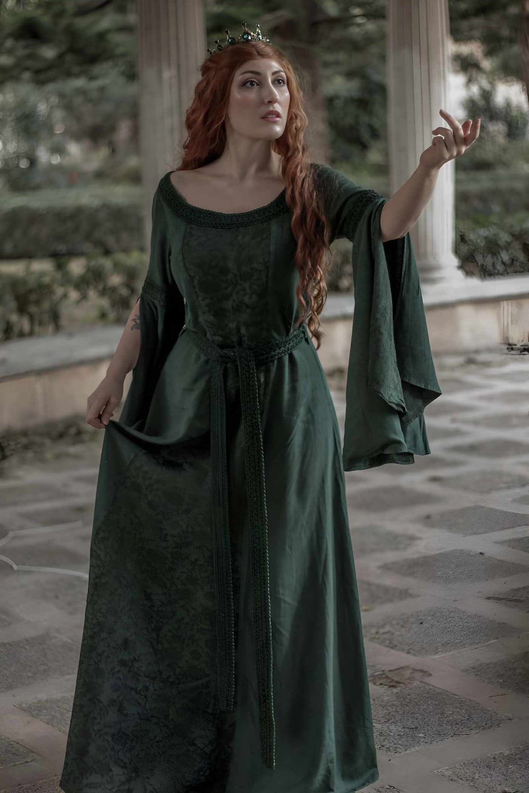 Dark Green Velvet Jacquard Dress with Bell Sleeves Dark Green Velvet Jacquard Dress with Bell Sleeves — Simple Dress Up Day Ideas