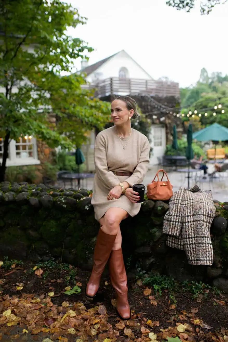 Beige Knit Mini Dress With Brown Knee-High Boots Beige Knit Mini Dress With Brown Knee-High Boots — Simple Dresses and Boots Outfit