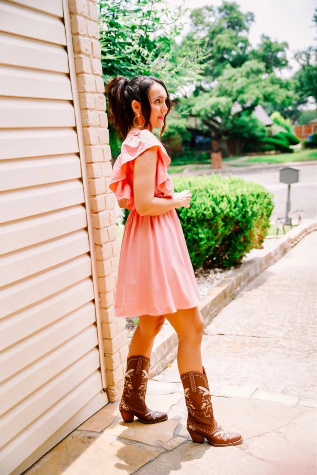 Pink Ruffled Dress With Embroidered Cowboy Boots Pink Ruffled Dress With Embroidered Cowboy Boots — Simple Dresses and Boots Outfit