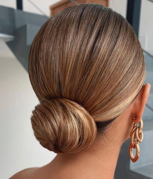 Sleek Low Bun With Subtle Highlights Sleek Low Bun With Subtle Highlights — Simple Dresses Hairstyles