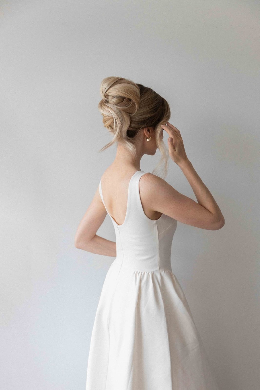 Ash Blonde Sleek High Ponytail Ash Blonde Sleek High Ponytail — Simple Dresses Hairstyles