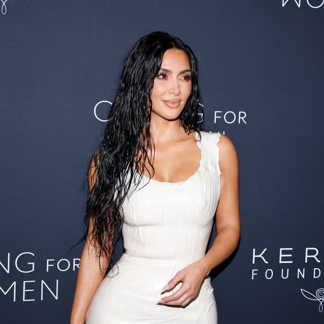 Thick Black Wavy Wet Look, Mid-Back Thick Black Wavy Wet Look, Mid-Back — Simple Dresses Hairstyles