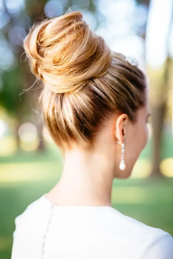 Blonde Chin Length Updo With Waves Blonde Chin Length Updo With Waves — Simple Dresses Hairstyles