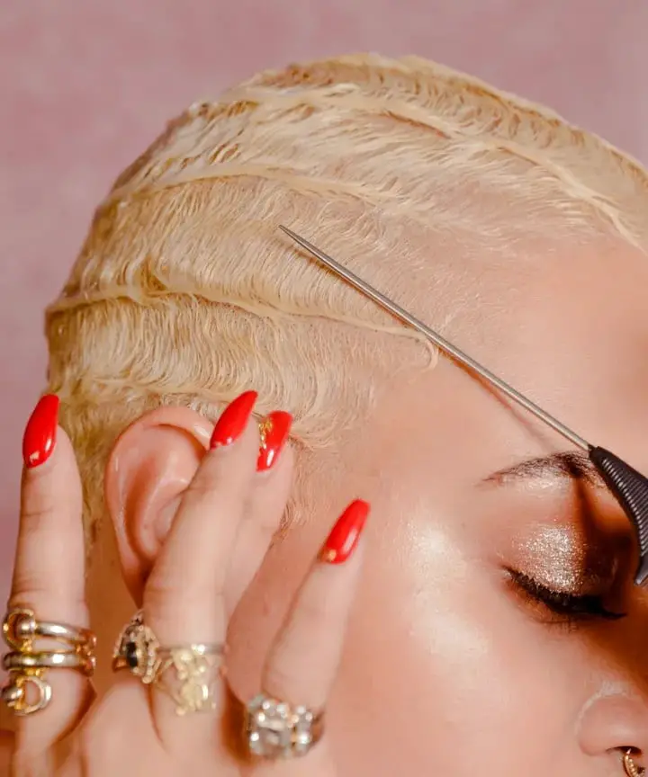 Blonde Finger Waves With Wet Look — Simple Edges Hairstyles