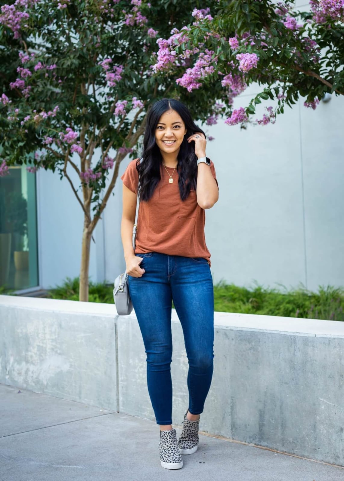 Dark Blue Skinny Jeans with Rust T-Shirt Dark Blue Skinny Jeans with Rust T-Shirt — Simple Everyday Outfits