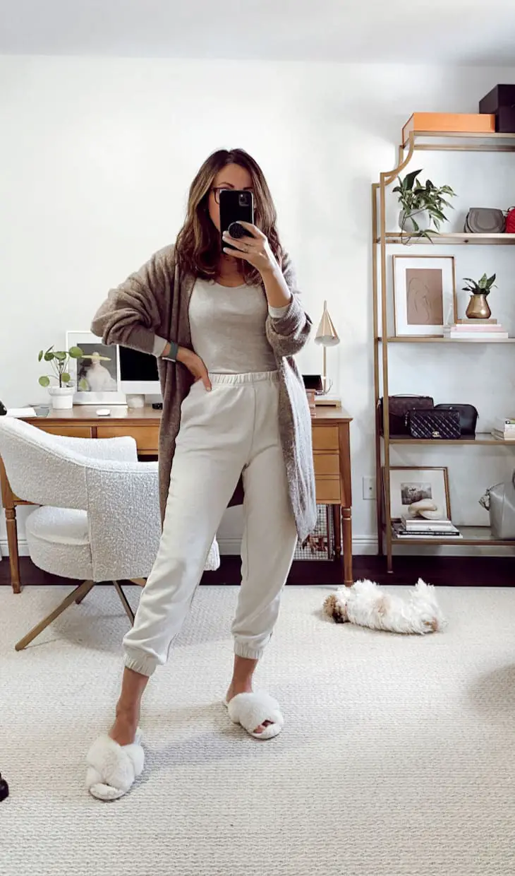 Gray Longline Cardigan with Beige Jogger Pants, Close-Up Take Gray Longline Cardigan with Beige Jogger Pants, Close-Up Take — Simple Everyday Outfits