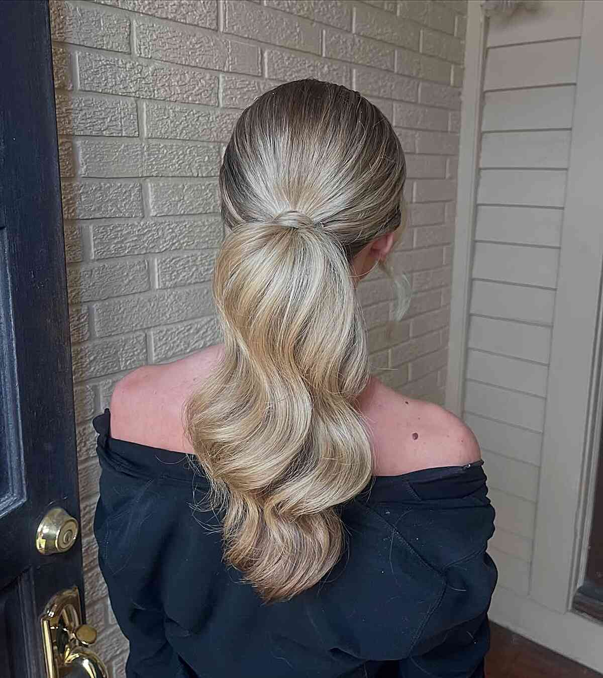 Blonde Sleek Ponytail With Root Shadow Blonde Sleek Ponytail With Root Shadow — Simple Extensions Hairstyles