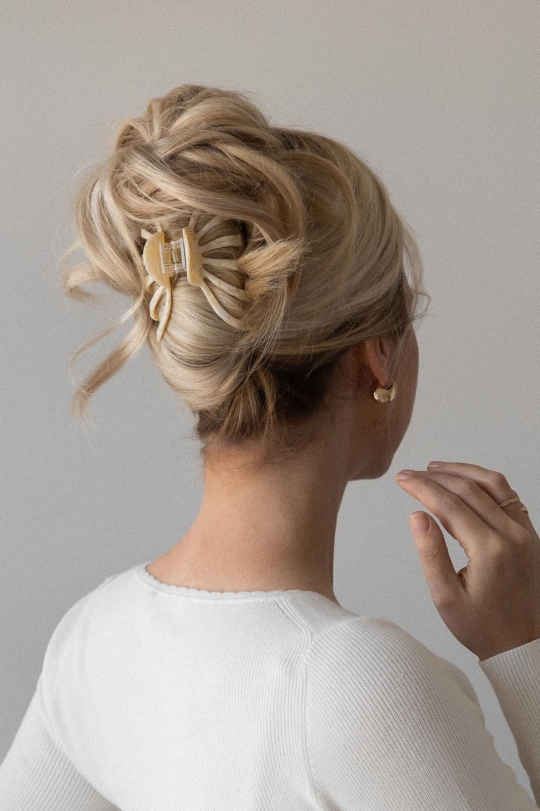 Ash Blonde Wavy Ponytail With Twisted Wrap and Messy Bun Ash Blonde Wavy Ponytail With Twisted Wrap and Messy Bun — Simple Extensions Hairstyles