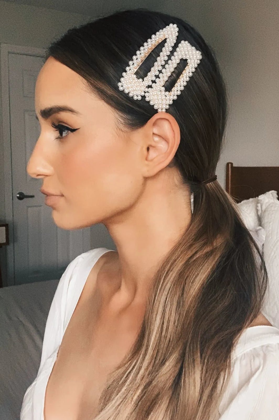 Blonde Messy Bun With Claw Clip Blonde Messy Bun With Claw Clip — Simple Extensions Hairstyles