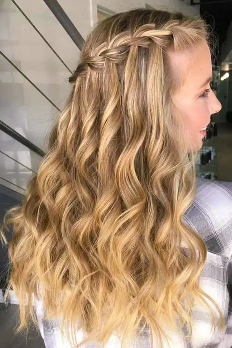 Honey Blonde Balayage With Curtain Bangs Honey Blonde Balayage With Curtain Bangs — Simple Extensions Hairstyles