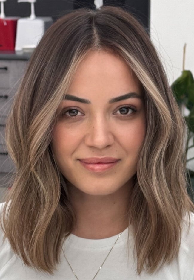 Soft Wavy Shoulder-Length Hair with Bright Face-Framing Pieces