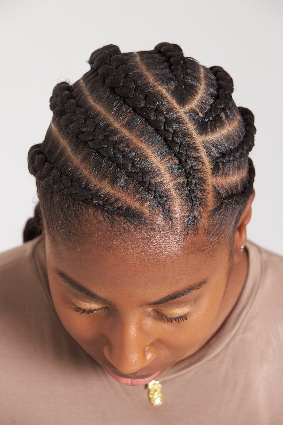 Top View Geometric Pattern Feed In Braids, Black Top View Geometric Pattern Feed In Braids, Black — Simple Feed in Braids