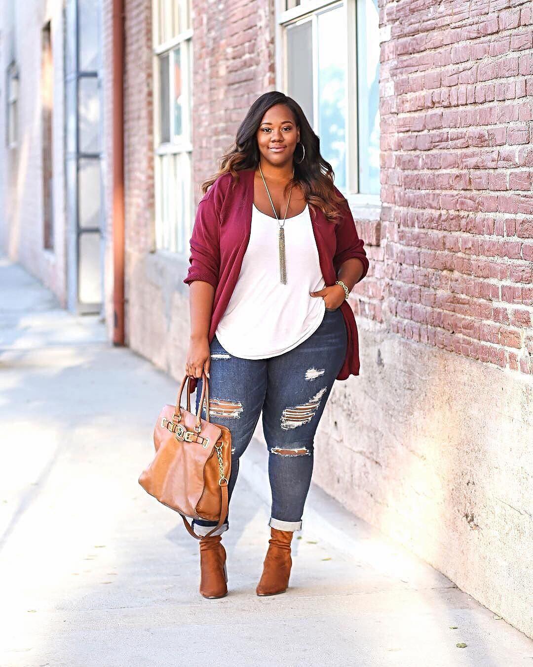 Maroon Cardigan With Ripped Jeans — Simple First Date Outfits