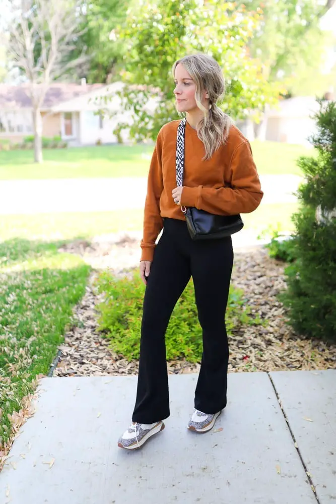 Black Flare Leggings with Orange Sweatshirt and Wide Leg Black Flare Leggings with Orange Sweatshirt and Wide Leg — Simple Flare Leggings Outfits