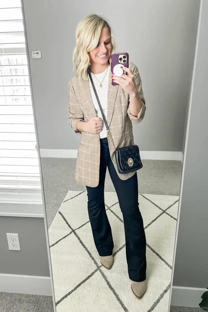 Black Flare Leggings with Plaid Blazer and Wide Leg Black Flare Leggings with Plaid Blazer and Wide Leg — Simple Flare Leggings Outfits