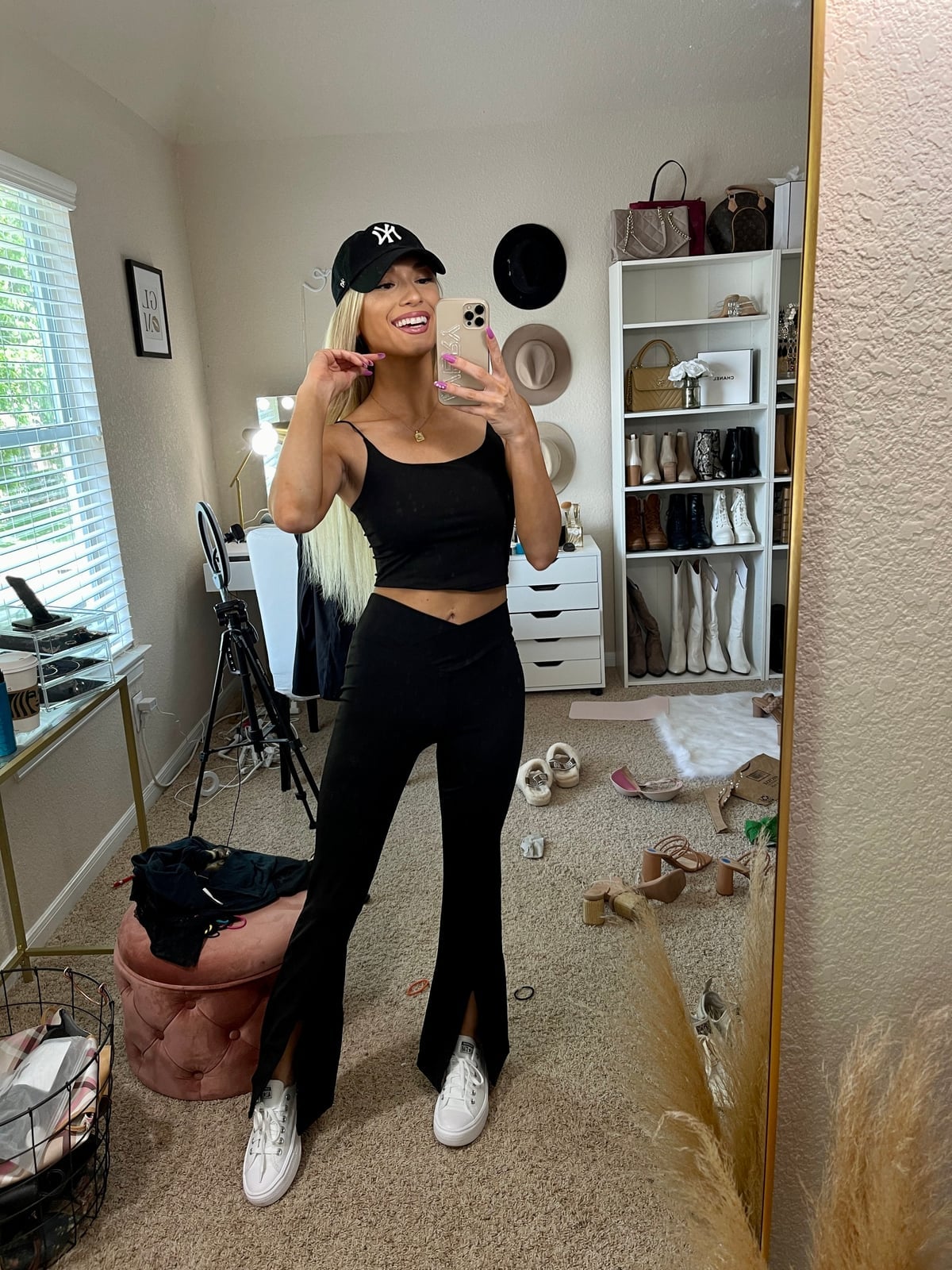 Black Split-Hem Flare Leggings with Baseball Cap Black Split-Hem Flare Leggings with Baseball Cap — Simple Flare Leggings Outfits
