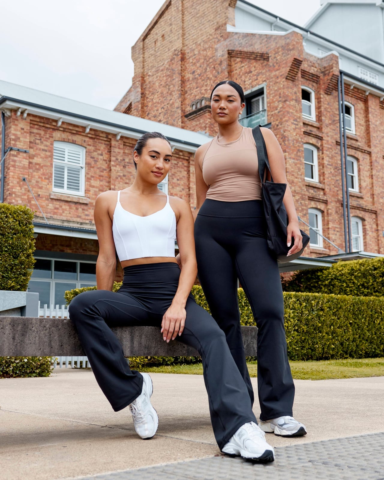 Black Flare Leggings with White and Beige Tops Black Flare Leggings with White and Beige Tops — Simple Flare Leggings Outfits