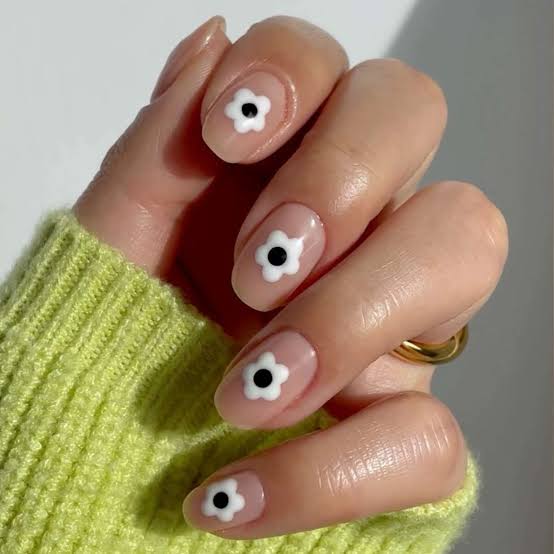 25 Short Floral Nail Ideas That Are Absolutely Adorable