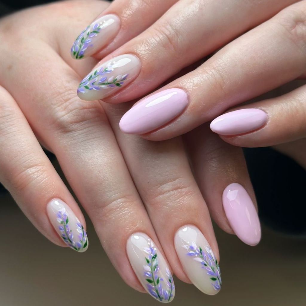Lavender Sprigs Medium Oval Nails — Simple Floral Nails