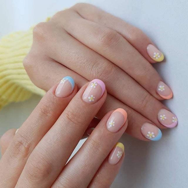 Pastel French Tips with Daisies Short Oval Nails — Simple Floral Nails