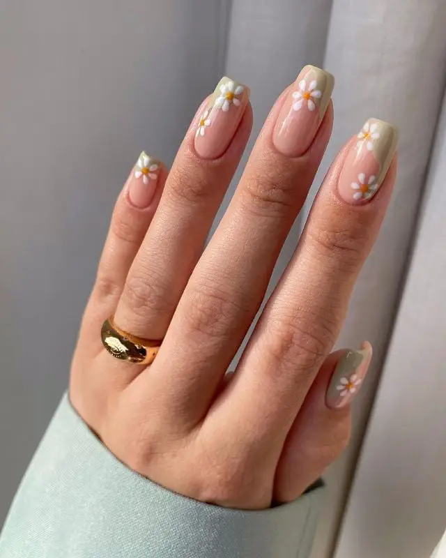 Daisy French Line Medium Square Nails — Simple Floral Nails